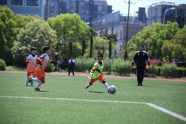 媒体人：中国U17女篮的小个阵容打得很好 5个位置都有处理球能力